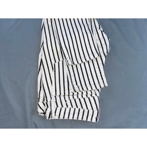 Volcom Jeans Stretch 'Linerator Legging' Jeans. Perfectly Broken In, Women's 26. - Picture 5 of 9